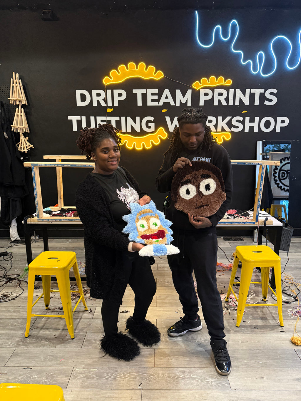 COUPLE TUFTING - DECEMBER