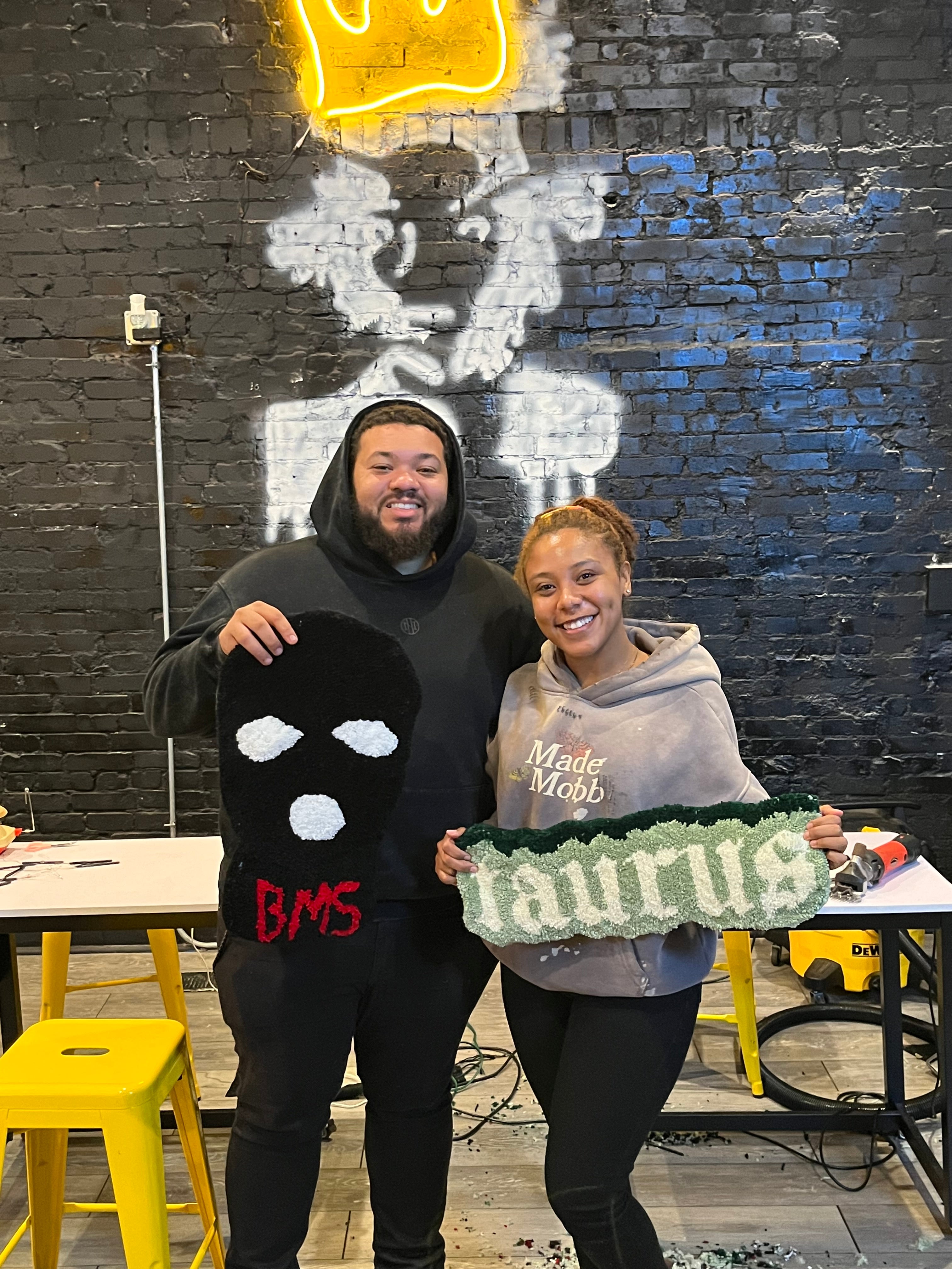 COUPLE TUFTING - DECEMBER