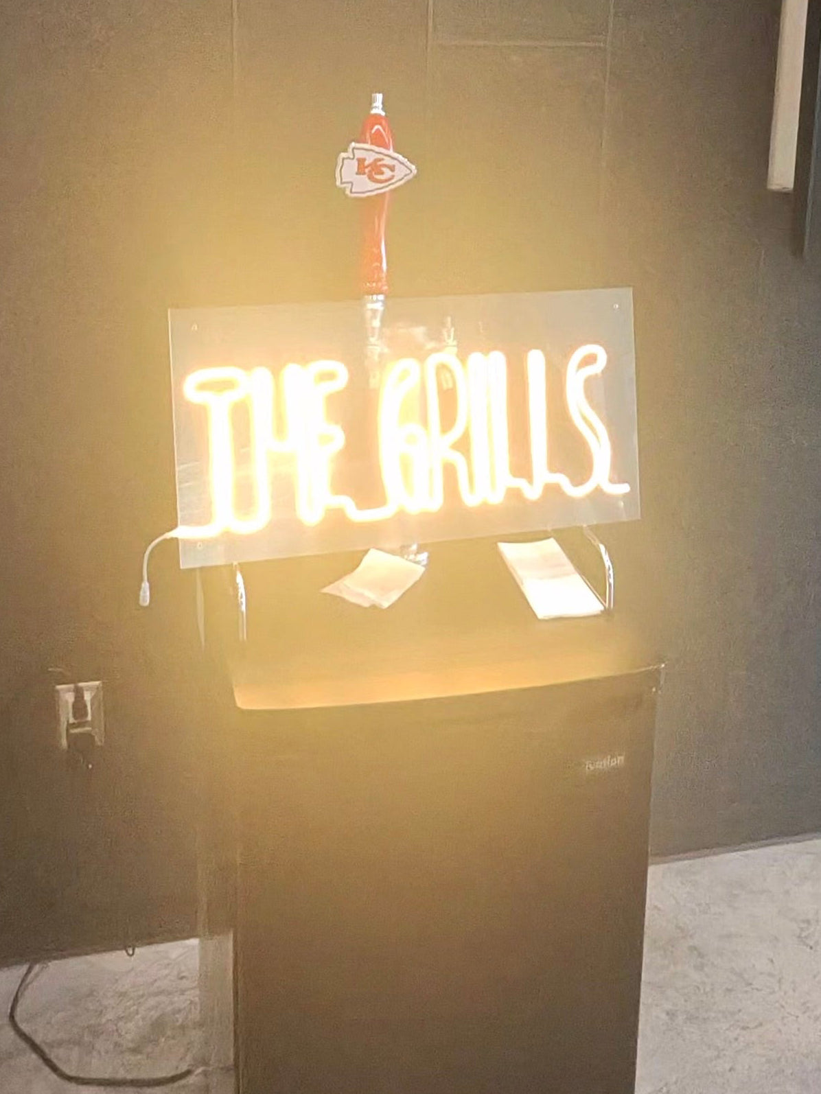 NEON LIGHT CLASS ST PETERS JUNE-AUG